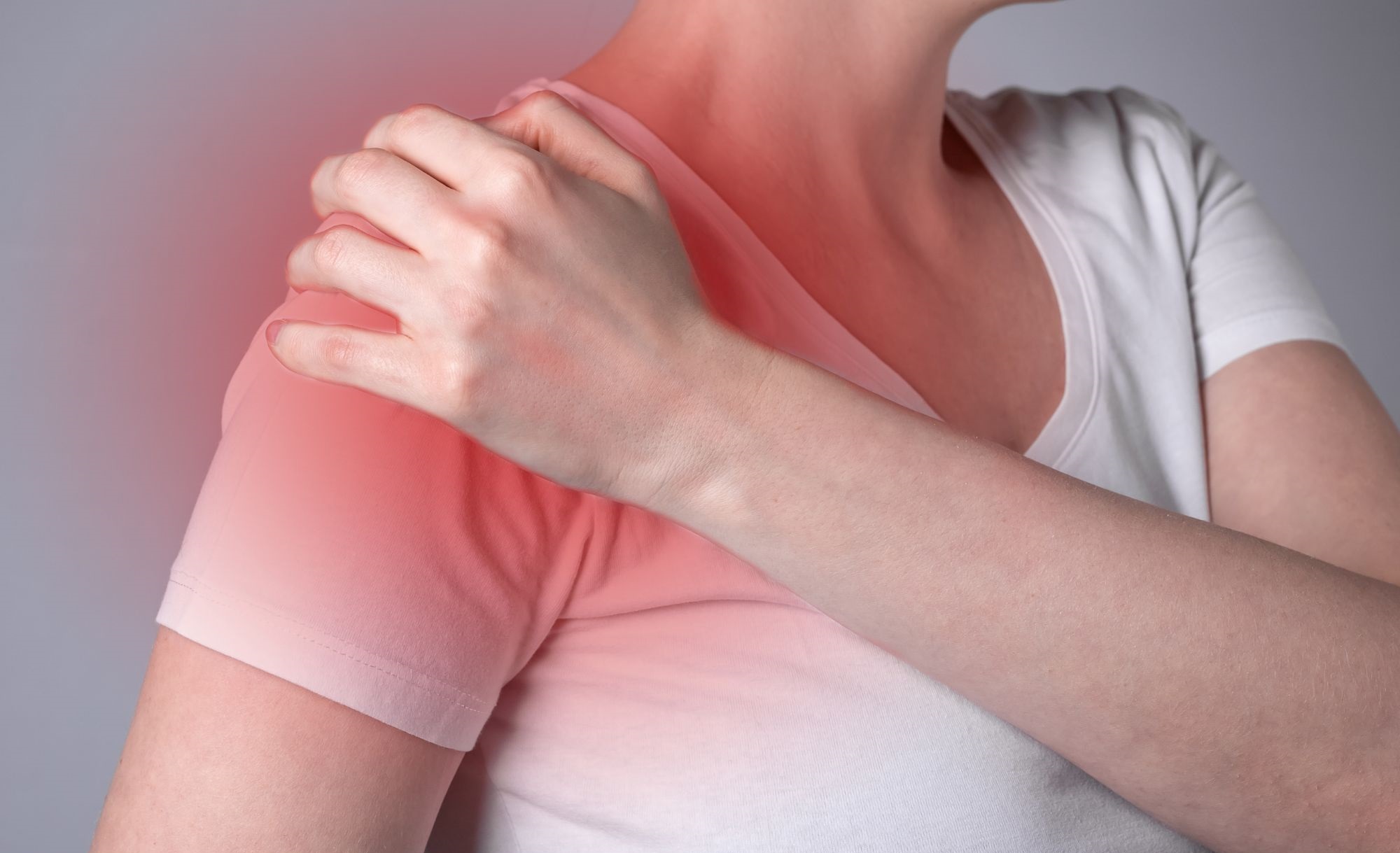 A woman suffering from shoulder pain.